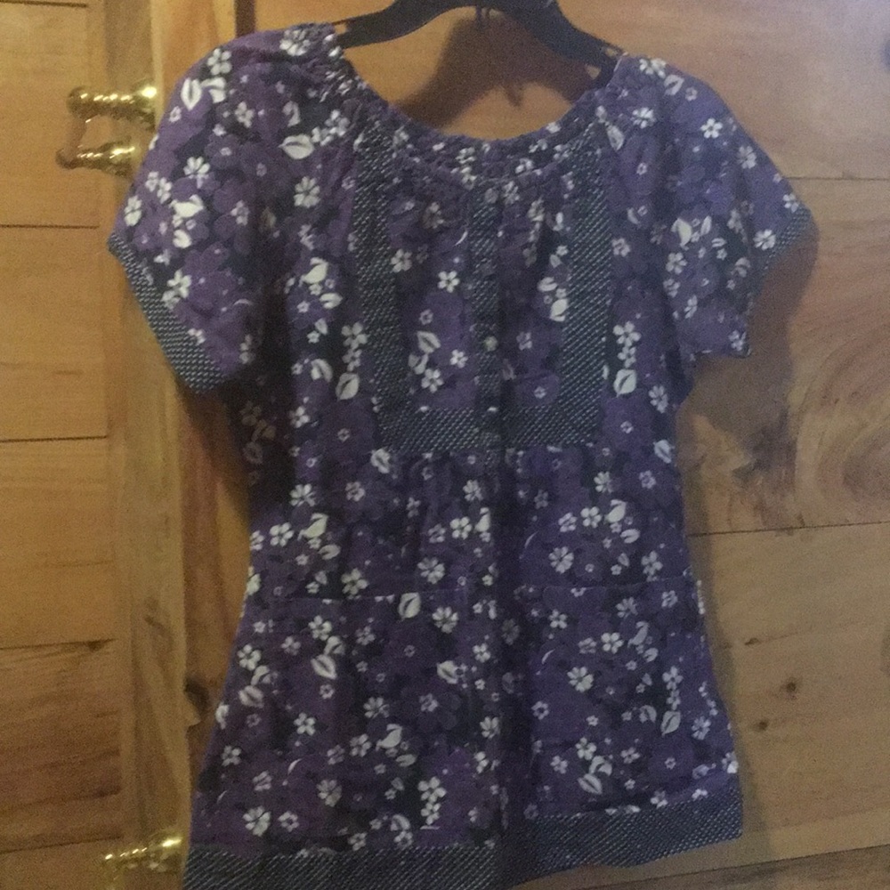 Koi floral scrub top🌸🌼🌺